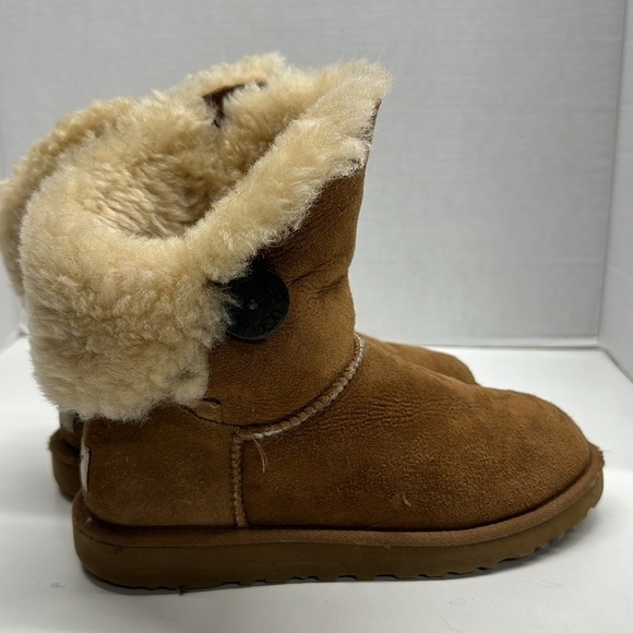 UGG Bailey Button Boots Short Boot Shearling Lined Waterproof Chestnut Brown 7 - Picture 4 of 10